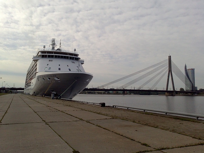 Seven Seas Voyager 6* в порту Риги 